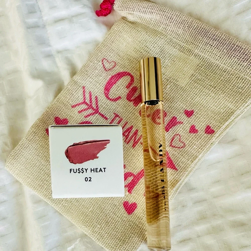 Fenty Beauty Fussy Heat Gloss Bomb Heat Lip Plumbing Luminizer & Prada Candy #6